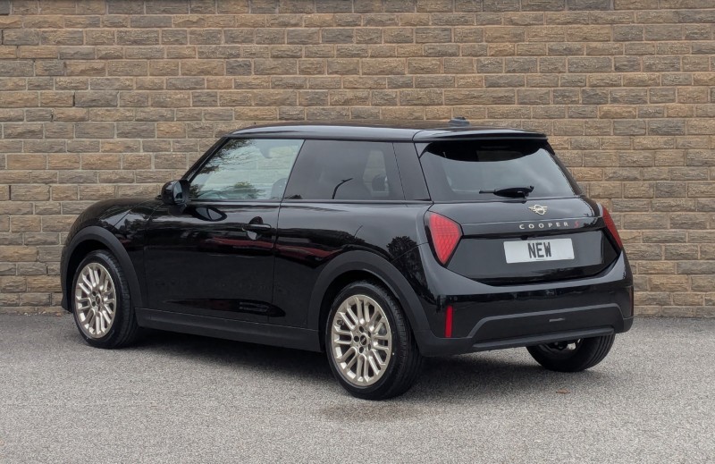 2025 (75) MINI COOPER 2.0 S Exclusive 3dr Auto 5764196