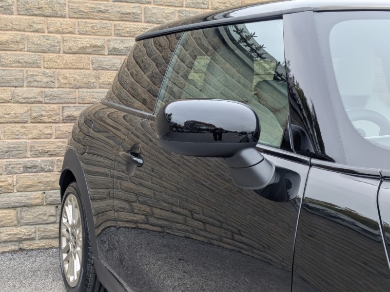 2025 (75) MINI COOPER 2.0 S Exclusive 3dr Auto 5764243