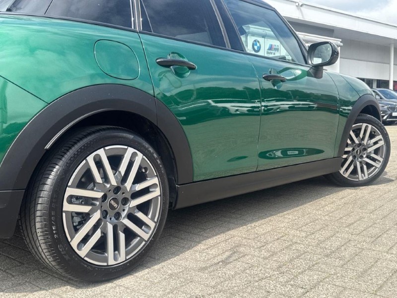 2026 (75) MINI COOPER 1.5 C Classic 5dr Auto 5650062