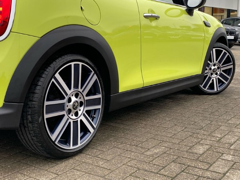 2022 (72) MINI CONVERTIBLE 1.5 Cooper Exclusive 2dr Auto 4987637