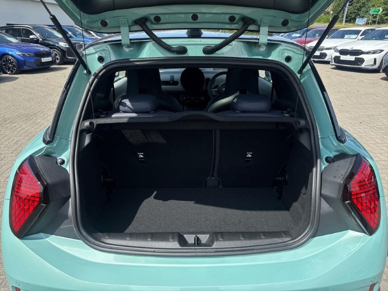 2026 (75) MINI COOPER 1.5 C Exclusive 3dr Auto 5649976