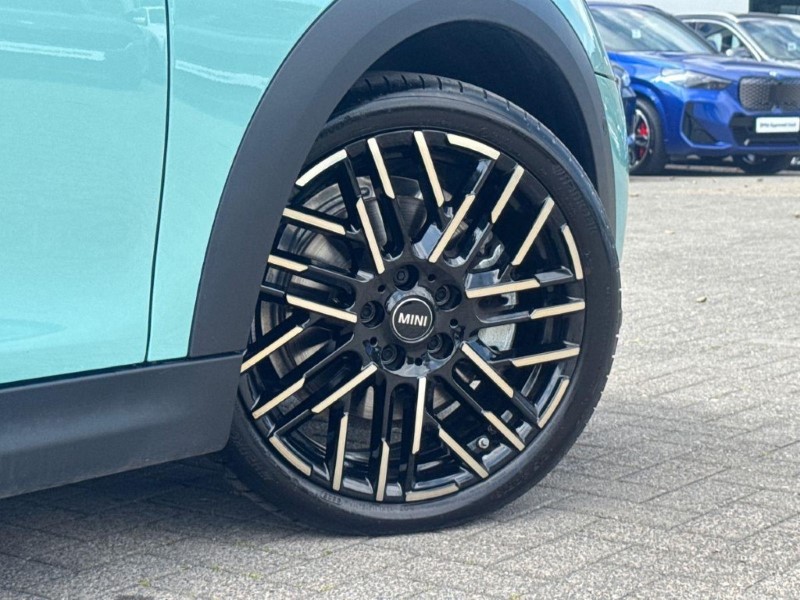 2026 (75) MINI COOPER 1.5 C Exclusive 3dr Auto 5650012