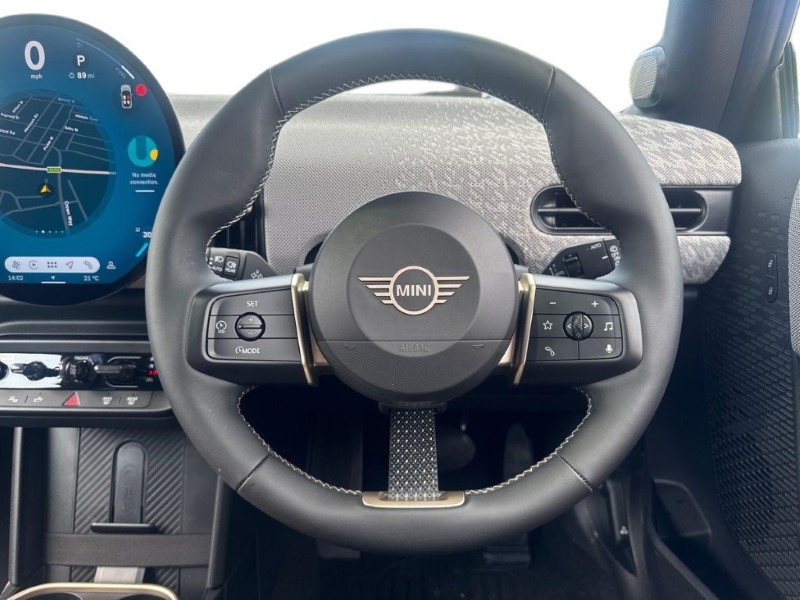 2026 (75) MINI COOPER 1.5 C Exclusive 3dr Auto 5649968