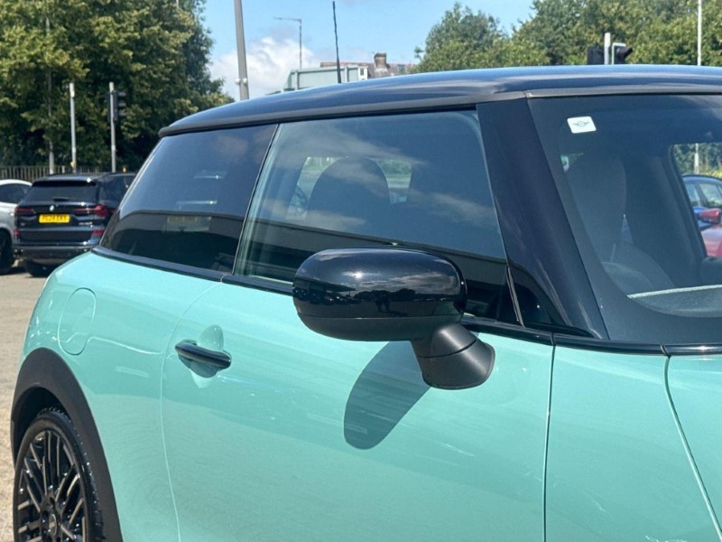 2026 (75) MINI COOPER 1.5 C Exclusive 3dr Auto 5650013
