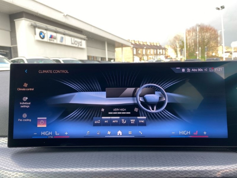 2025 (25) BMW 3 SERIES 320i M Sport 4dr Step Auto 5009021