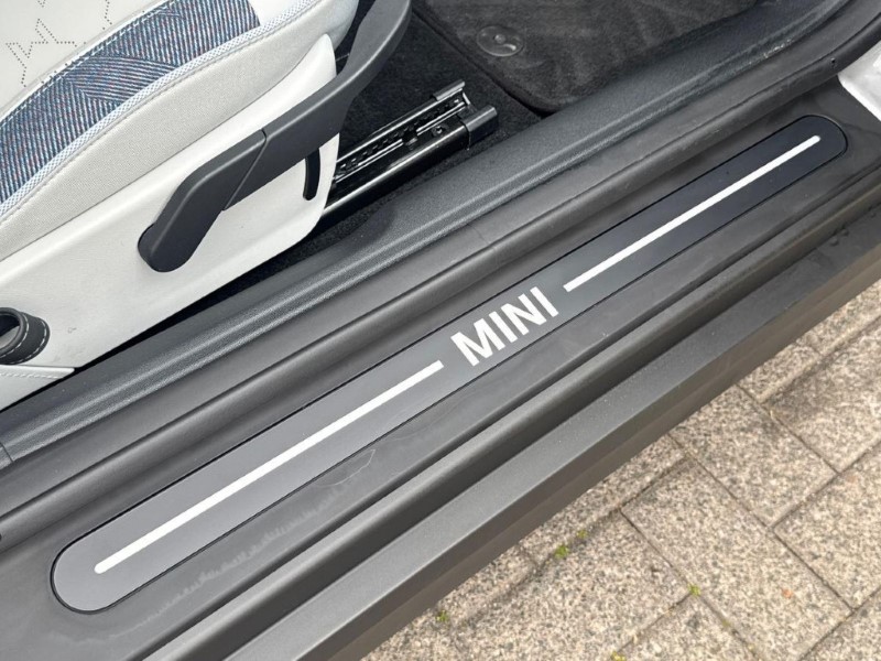 2026 (75) MINI COOPER 135kW E Classic 41kWh 3dr Auto 5650103