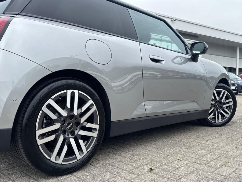 2026 (75) MINI COOPER 135kW E Classic 41kWh 3dr Auto 5650113