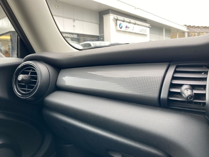 2019 (19) MINI HATCHBACK 1.5 Cooper Classic II 3dr Auto 5053602