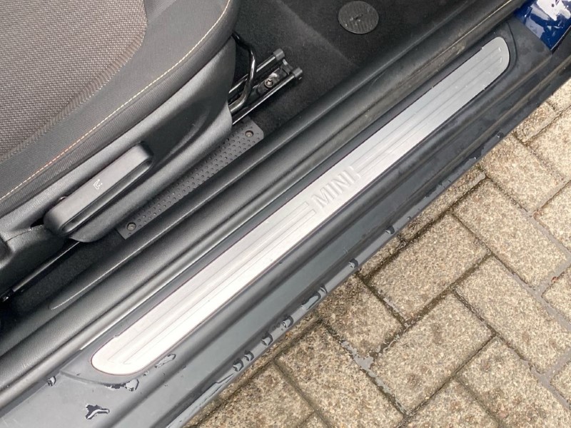 2019 (19) MINI HATCHBACK 1.5 Cooper Classic II 3dr Auto 5053605