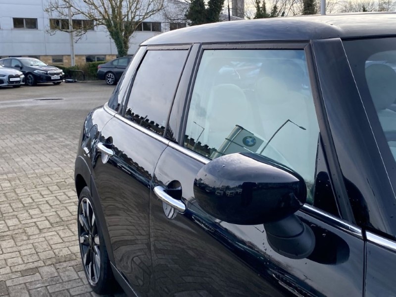 2019 (69) MINI HATCHBACK 1.5 Cooper Exclusive II 5dr Auto 5061733