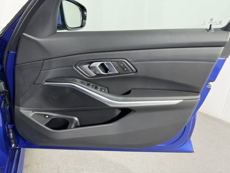 2026 (75) BMW 3 SERIES 330e 22.3 kWh M Sport 4dr Step Auto [Pro Pack] 5091060