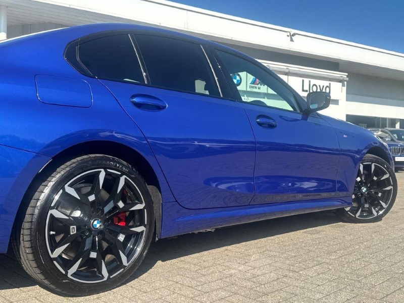 2026 (75) BMW 3 SERIES 330e 22.3 kWh M Sport 4dr Step Auto [Pro Pack] 5588319