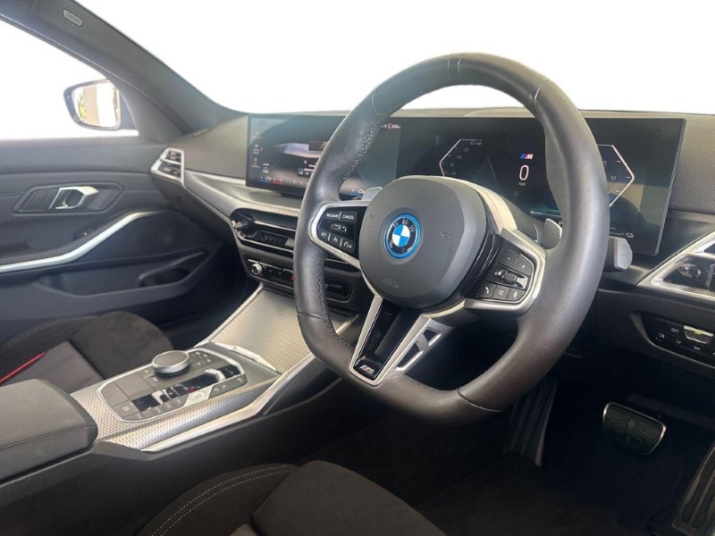 2026 (75) BMW 3 SERIES 330e 22.3 kWh M Sport 4dr Step Auto [Pro Pack] 5588279
