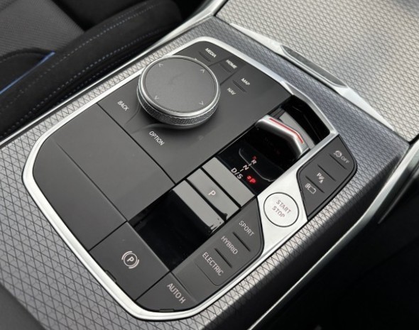 2026 (75) BMW 3 SERIES 330e 22.3 kWh M Sport 4dr Step Auto [Pro Pack] 5091059