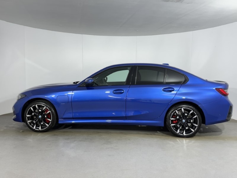 2026 (75) BMW 3 SERIES 330e 22.3 kWh M Sport 4dr Step Auto [Pro Pack] 5091080