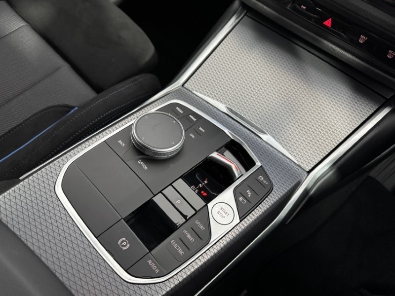 2026 (75) BMW 3 SERIES 330e 22.3 kWh M Sport 4dr Step Auto [Pro Pack] 5091050