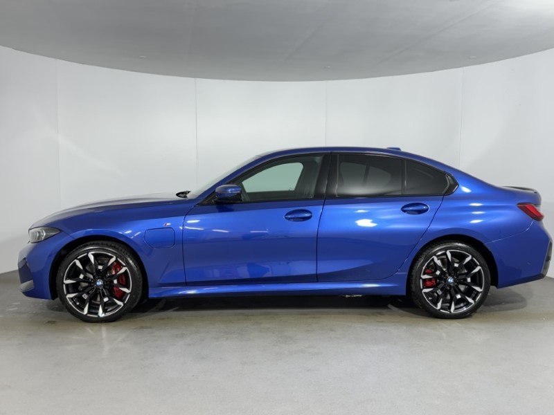 2026 (75) BMW 3 SERIES 330e 22.3 kWh M Sport 4dr Step Auto [Pro Pack] 5091079