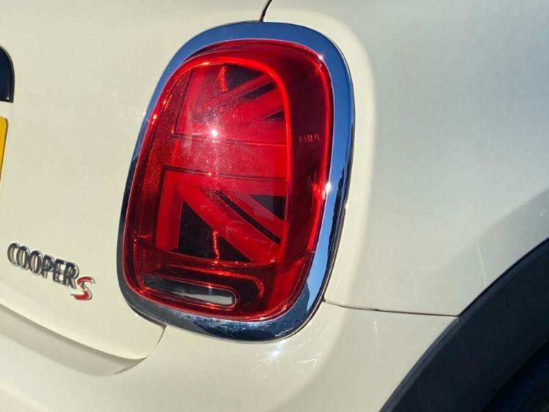 2019 (19) MINI HATCHBACK 2.0 Cooper S Classic II 5dr Auto 5063863