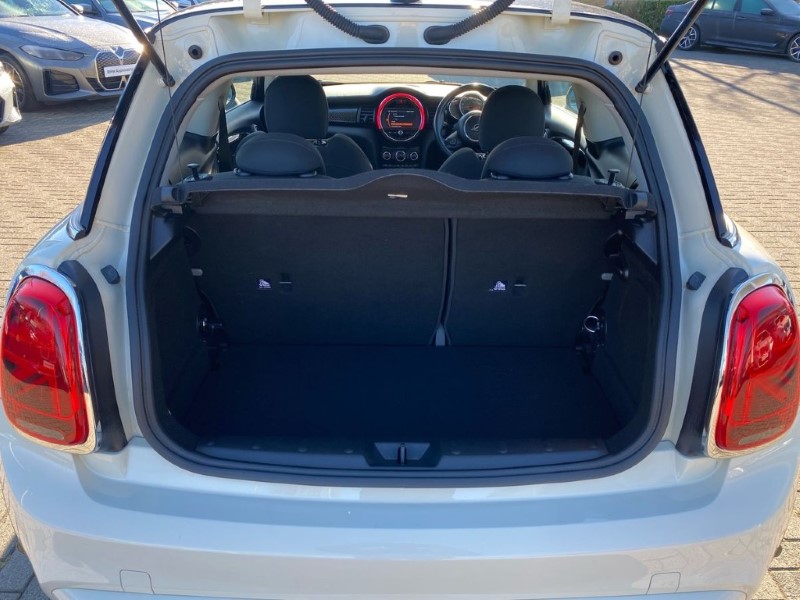 2019 (19) MINI HATCHBACK 2.0 Cooper S Classic II 5dr Auto 5063832