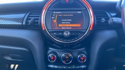 2019 (19) MINI HATCHBACK 2.0 Cooper S Classic II 5dr Auto 5063827