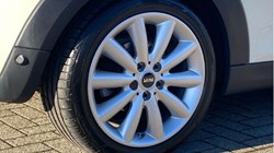 2019 (19) MINI HATCHBACK 2.0 Cooper S Classic II 5dr Auto 5063865