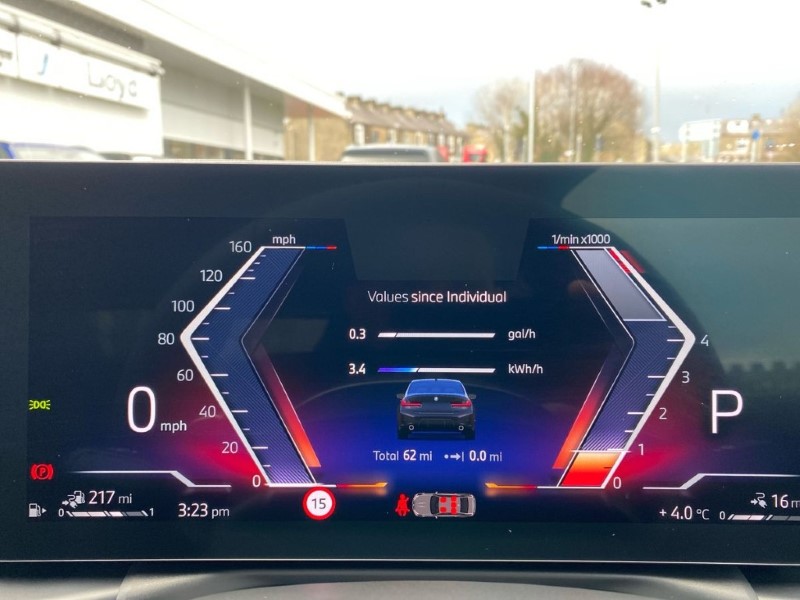 2026 (75) BMW 3 SERIES 330e 22.3 kWh M Sport 4dr Step Auto [Pro Pack] 5078070