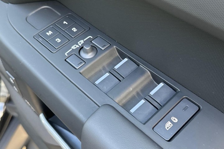 2026 (26) LAND ROVER DEFENDER 3.0 D350 X-Dynamic HSE 110 5dr Auto 5725847