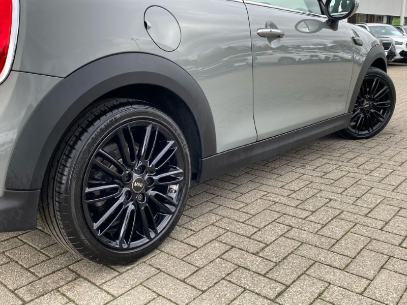 2022 (72) MINI HATCHBACK 1.5 Cooper Exclusive 3dr Auto 5104574