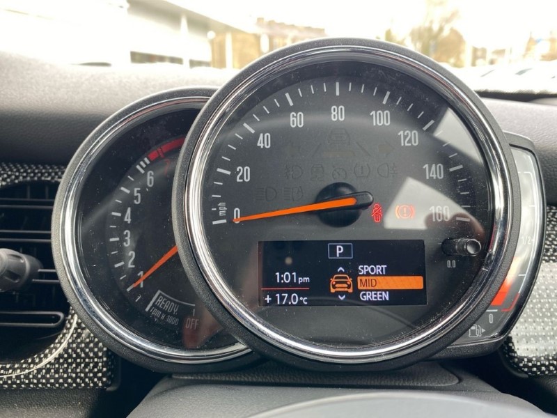 2022 (72) MINI HATCHBACK 1.5 Cooper Exclusive 3dr Auto 5104558