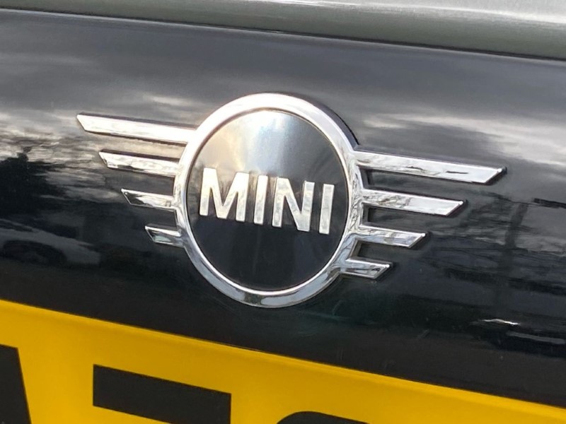 2022 (72) MINI HATCHBACK 1.5 Cooper Exclusive 3dr Auto 5104571
