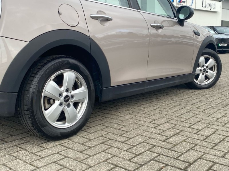 2023 (23) MINI HATCHBACK 1.5 Cooper Classic Premium 5dr Auto 5078902