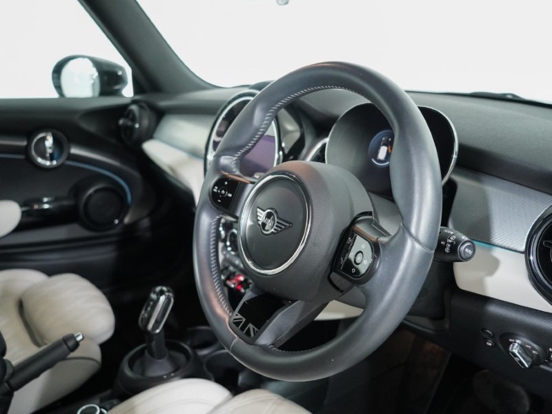 2023 (23) MINI HATCHBACK 1.5 Cooper Exclusive Premium 3dr Auto 5057461