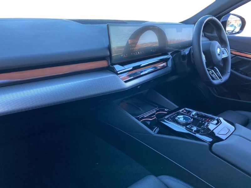 2025 (75) BMW 5 SERIES 530e M Sport Pro 5dr Auto 5076593