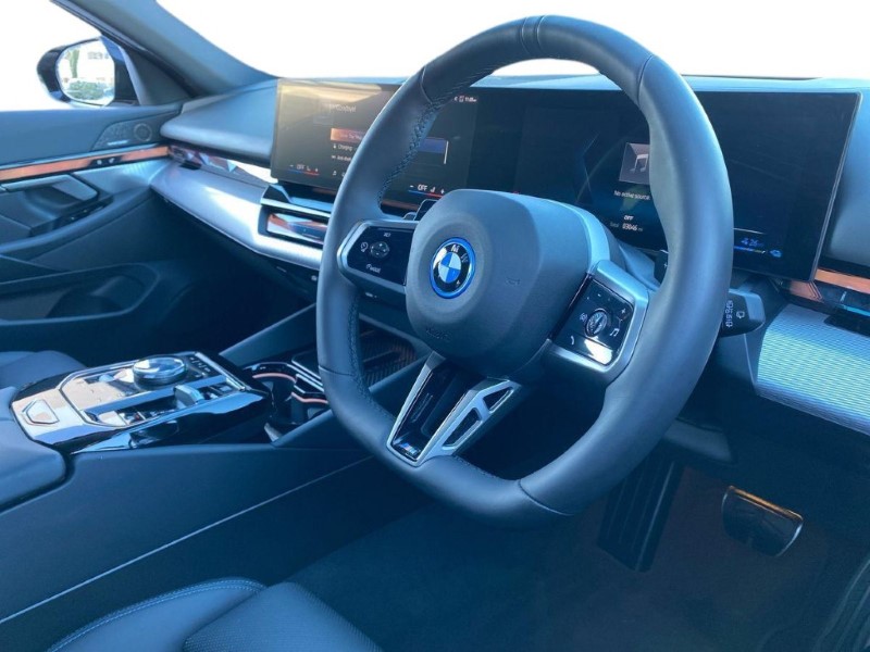 2025 (75) BMW 5 SERIES 530e M Sport Pro 5dr Auto 5076592