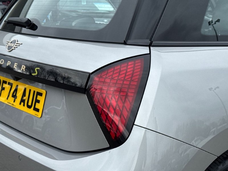 2024 (74) MINI COOPER 160kW SE Classic 54kWh 3dr Auto 5162034