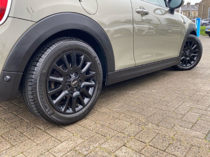 2019 (68) MINI CONVERTIBLE 1.5 Cooper II 2dr Auto 5088005