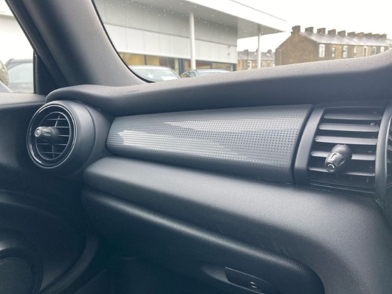 2019 (68) MINI CONVERTIBLE 1.5 Cooper II 2dr Auto 5087992