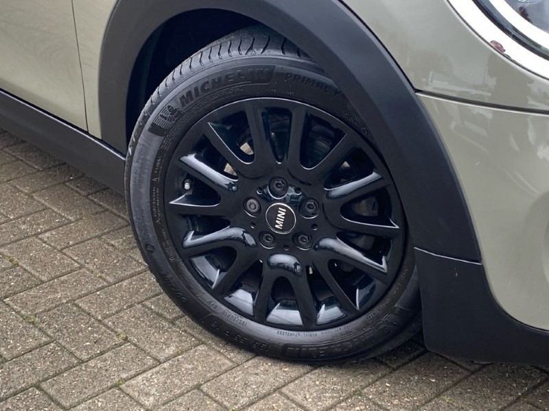 2019 (68) MINI CONVERTIBLE 1.5 Cooper II 2dr Auto 5088001