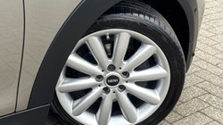 2020 (20) MINI HATCHBACK 1.5 Cooper Classic II 3dr 5162184