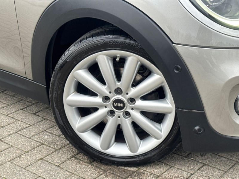 2020 (20) MINI HATCHBACK 1.5 Cooper Classic II 3dr 5162179