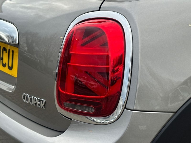 2020 (20) MINI HATCHBACK 1.5 Cooper Classic II 3dr 5162182