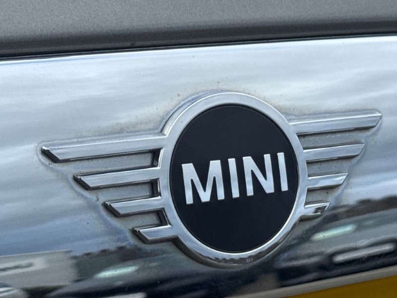 2020 (20) MINI HATCHBACK 1.5 Cooper Classic II 3dr 5162180