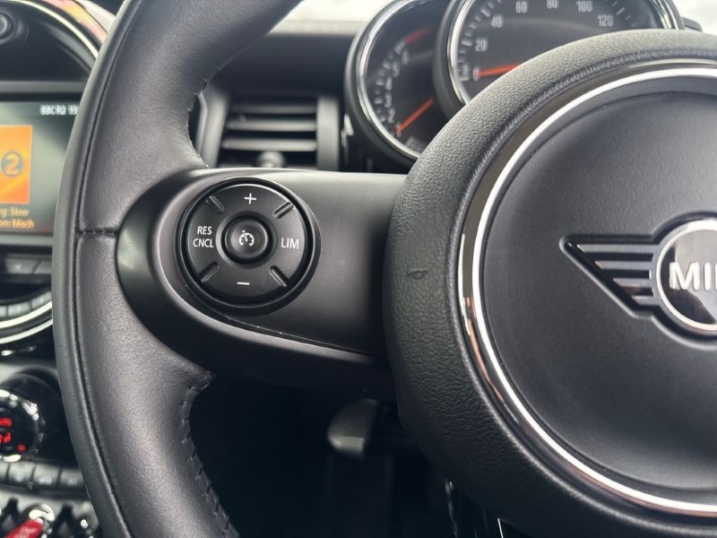 2020 (20) MINI HATCHBACK 1.5 Cooper Classic II 3dr 5162157