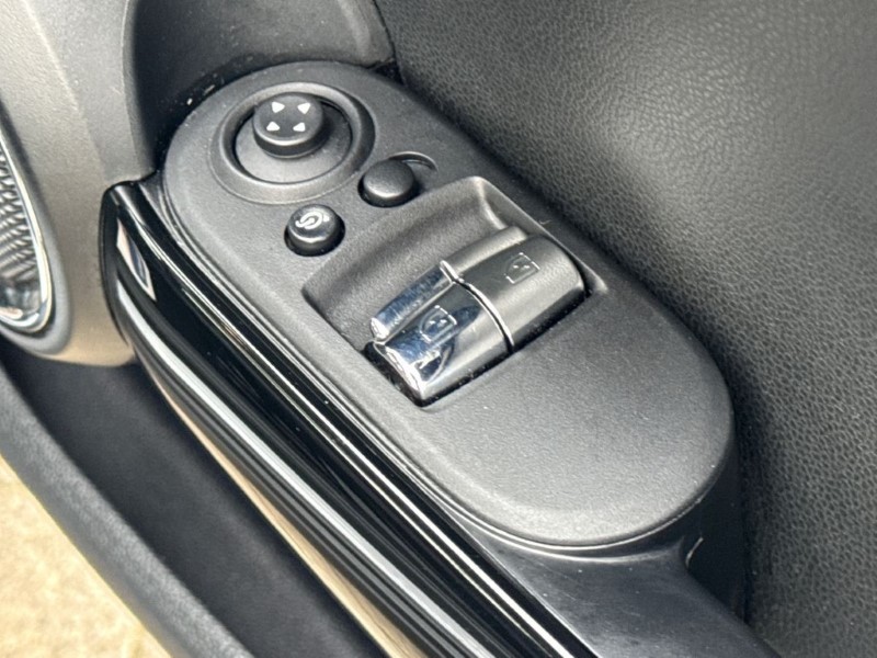 2020 (20) MINI HATCHBACK 1.5 Cooper Classic II 3dr 5162162