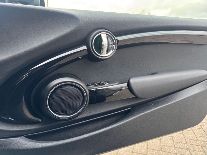 2020 (20) MINI HATCHBACK 1.5 Cooper Classic II 3dr 5162161