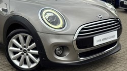 2020 (20) MINI HATCHBACK 1.5 Cooper Classic II 3dr 5162176