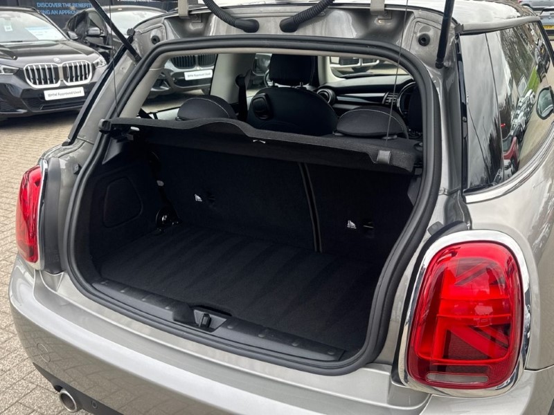 2020 (20) MINI HATCHBACK 1.5 Cooper Classic II 3dr 5162174