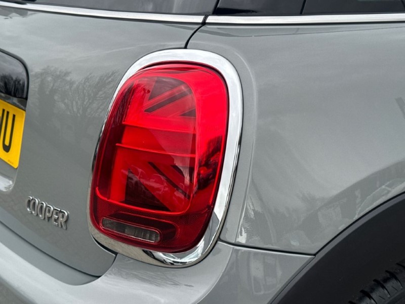 2020 (70) MINI HATCHBACK 1.5 Cooper Classic II 3dr Auto 5171269