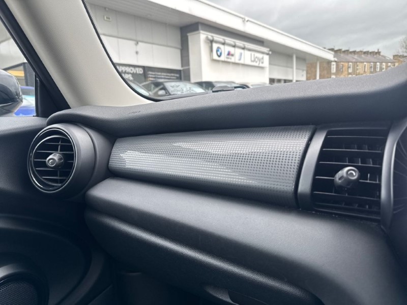 2020 (70) MINI HATCHBACK 1.5 Cooper Classic II 3dr Auto 5171257