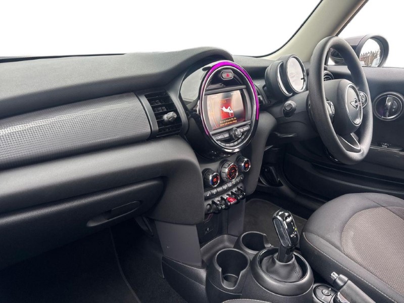 2020 (70) MINI HATCHBACK 1.5 Cooper Classic II 3dr Auto 5171234